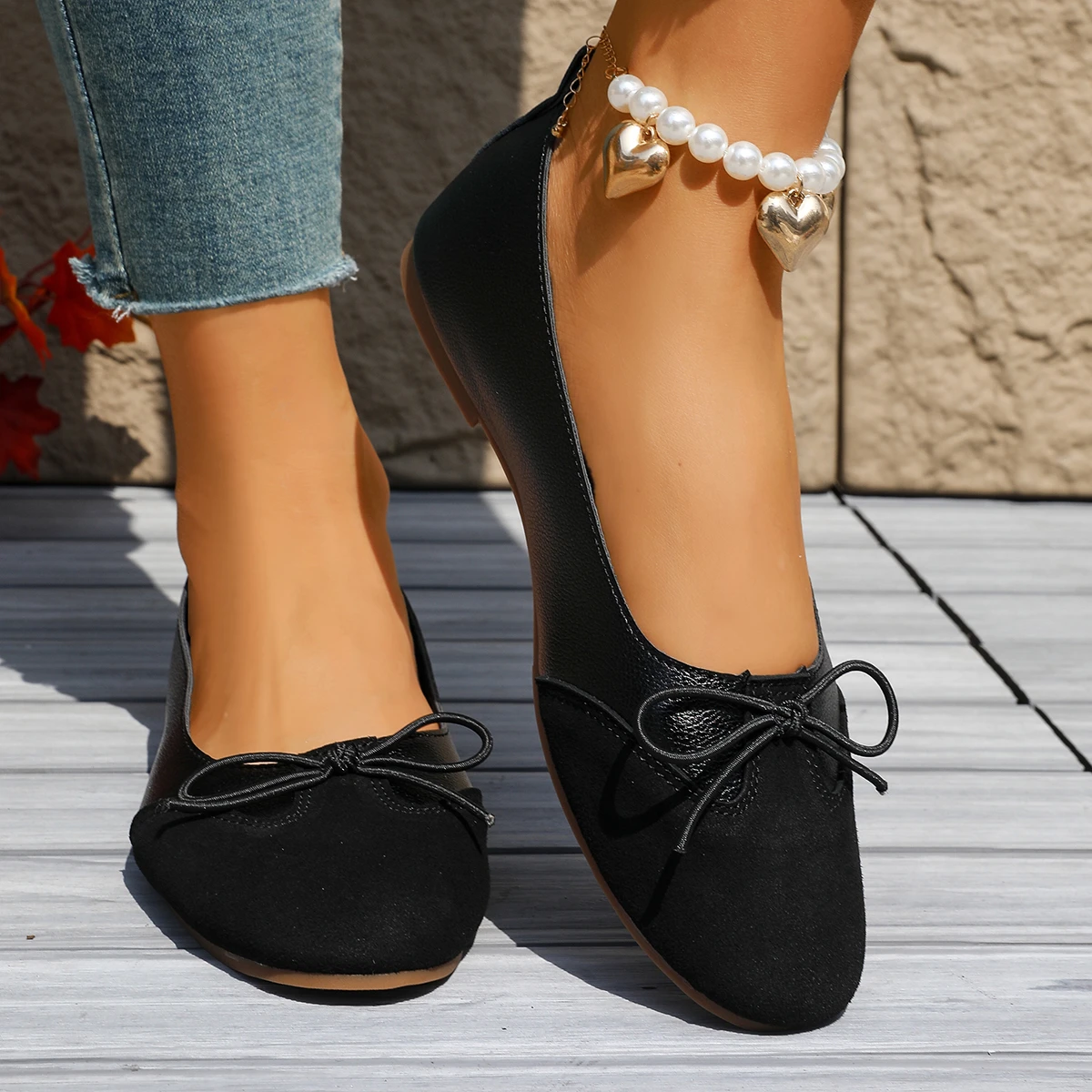 Elegant Bow Decorative Ballet Women's Flat Shoes in Spring and Summer Leisure Comfortable Non-slip Durable Low-top Shoes.
Elegant Bow Decorative Ballet Women's Flat Shoes in Spring and Summer Leisure Comfortable Non-slip Durable Low-top Shoes.