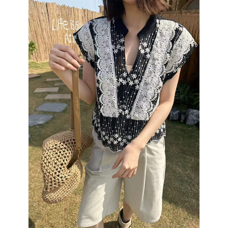 Women's Short Sleeve Shirt V-neck Embroidered Lace Floral Design Casual Style Breathable Summer New Fashion Top
Women's Short Sleeve Shirt V-neck Embroidered Lace Floral Design Casual Style Breathable Summer New Fashion Top