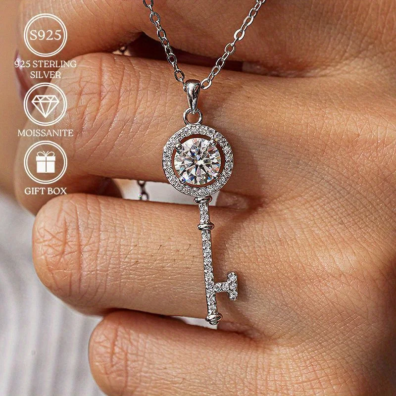 1pc 0.5/1Carat Exquisite S925 Moissanite Key Pendant Necklace: Fashionable and Dynamic, Eye-catching Outfits for Shopping.
1pc 0.5/1Carat Exquisite S925 Moissanite Key Pendant Necklace: Fashionable and Dynamic, Eye-catching Outfits for Shopping.