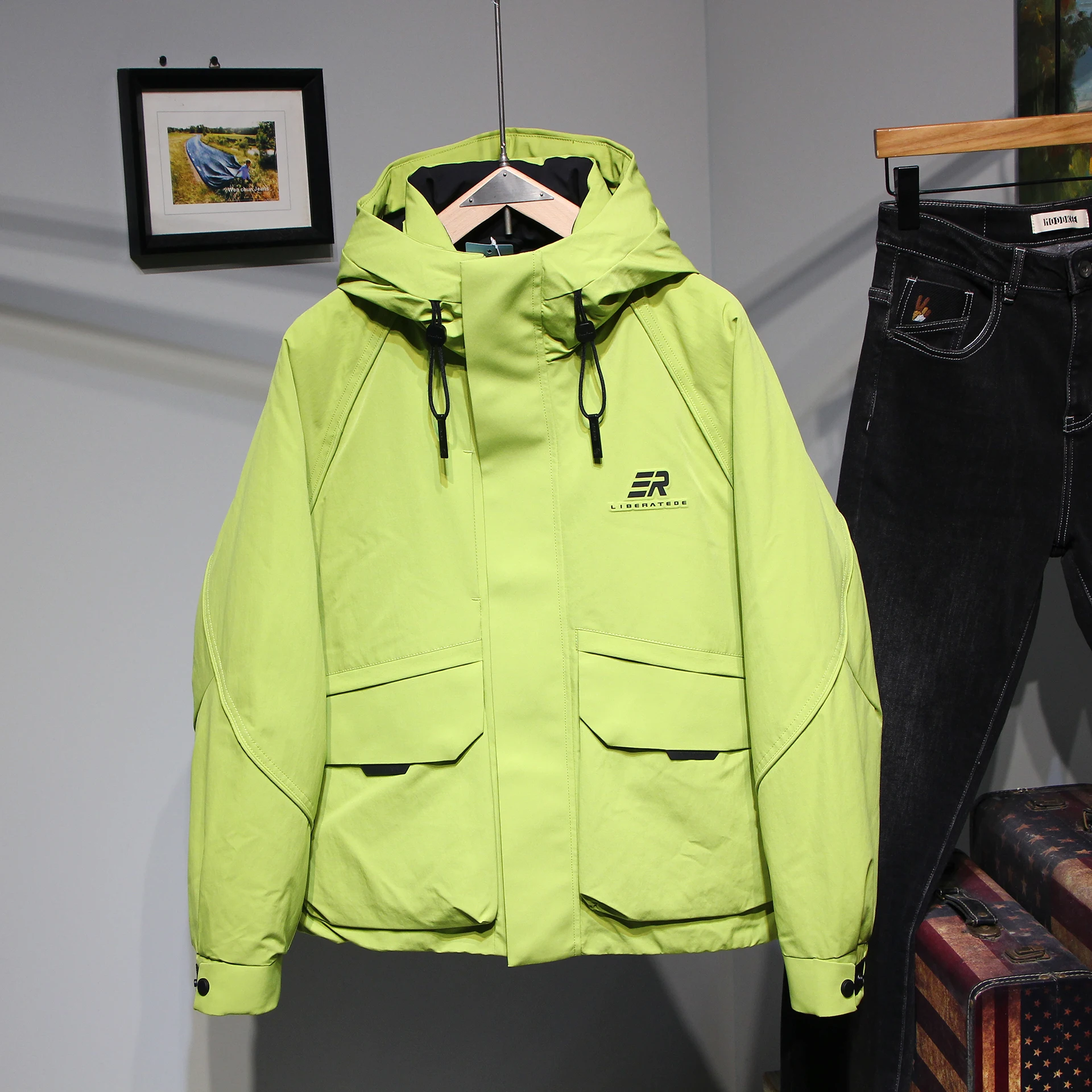 Новая зимняя мужская теплая пуховая куртка свободного кроя с капюшоном, повседневная, молодежная, модная, из полиэстера, с 3D-дизайном, белая, с наполнителем из утиного пуха
Новая зимняя мужская теплая пуховая куртка свободного кроя с капюшоном, повседневная, молодежная, модная, из полиэстера, с 3D-дизайном, белая, с наполнителем из утиного пуха