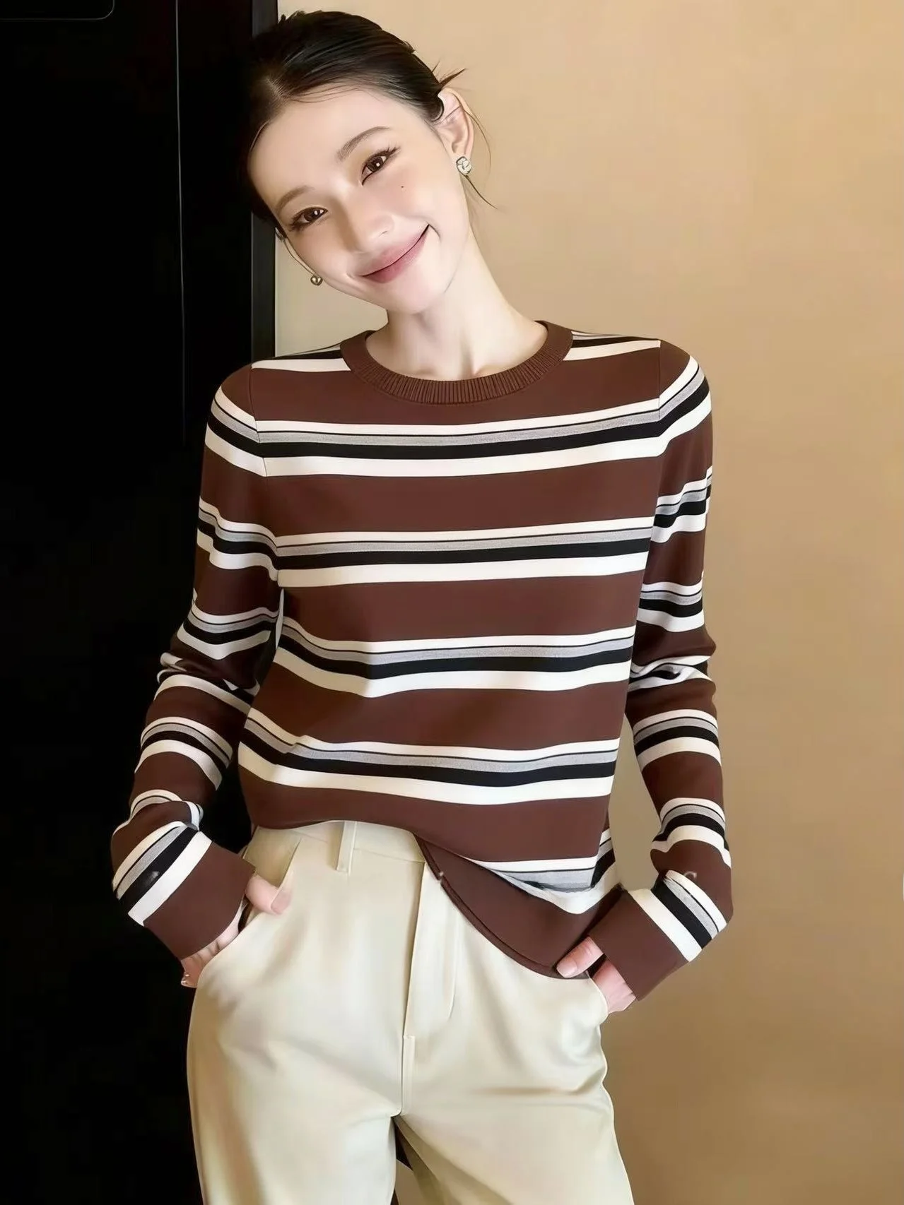 Spring 2026 Women's Retro Striped round Ne Long Sve Knitted T-irt Slim Fit Overhead Korean Sle Straight Cut Silk Top
Spring 2026 Women's Retro Striped round Ne Long Sve Knitted T-irt Slim Fit Overhead Korean Sle Straight Cut Silk Top