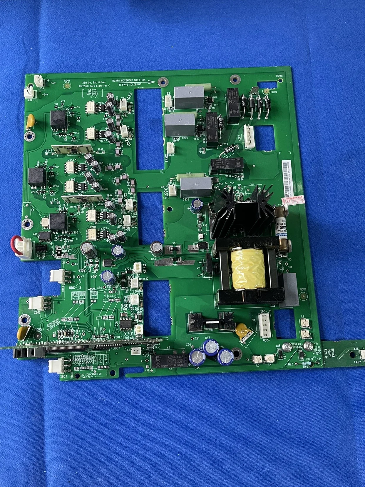 Преобразователь частоты серии ACS800 RINT-6621C, плата питания, основная плата, плата драйвера
Преобразователь частоты серии ACS800 RINT-6621C, плата питания, основная плата, плата драйвера
