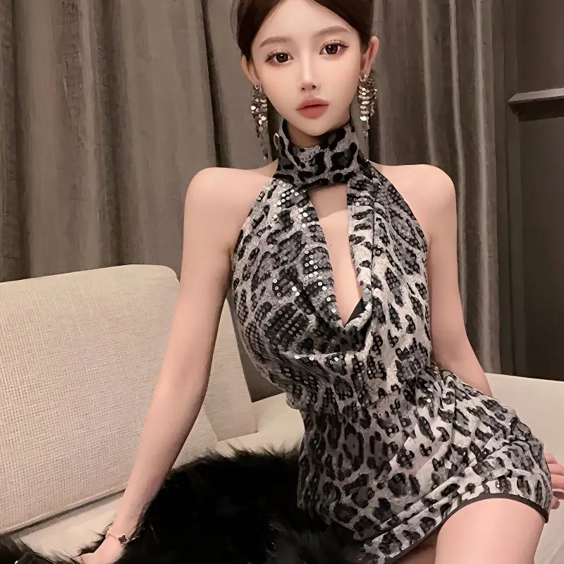 Backless Leopard Print Sequin Short Dress Women Summer New Style Pile Neck Niche Design Stylish Sexy Slim Skirt
Backless Leopard Print Sequin Short Dress Women Summer New Style Pile Neck Niche Design Stylish Sexy Slim Skirt