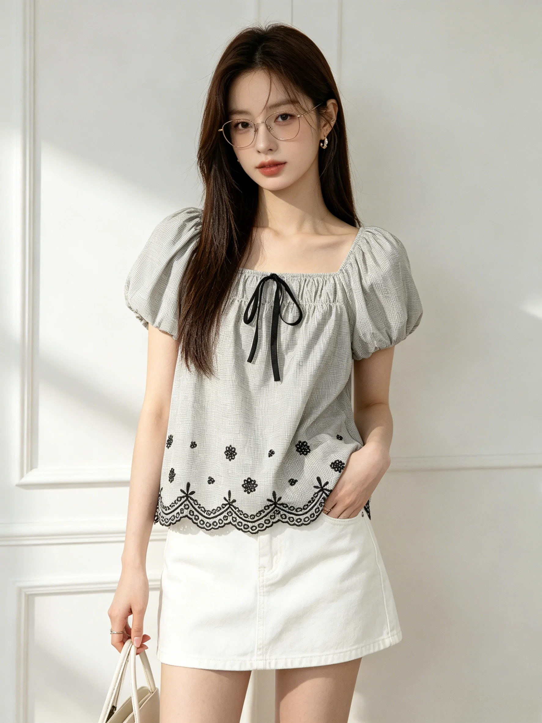 Korean Style Embroidered Shirt Women's Summer Square Collar Bubble Sleeve Tie Waist Top Loose Fit Breathable Casual Fashion
Korean Style Embroidered Shirt Women's Summer Square Collar Bubble Sleeve Tie Waist Top Loose Fit Breathable Casual Fashion