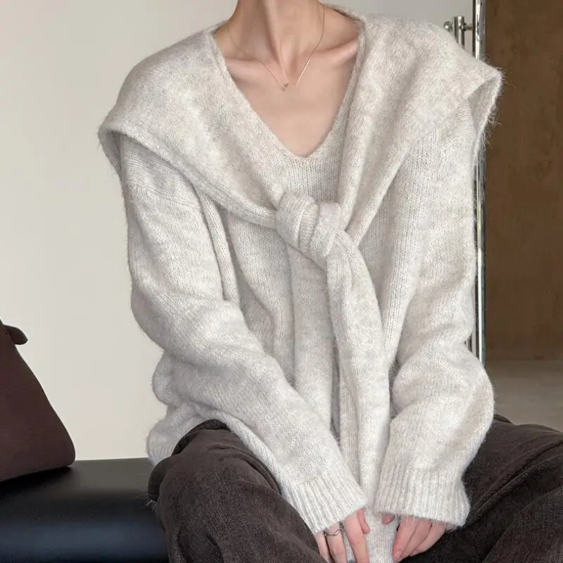 Свободный и ленивый стиль, мягкий и удобный вязаный пуловер для женщин с шалью, новая коллекция осень-зима 2025 года.
Свободный и ленивый стиль, мягкий и удобный вязаный пуловер для женщин с шалью, новая коллекция осень-зима 2025 года.