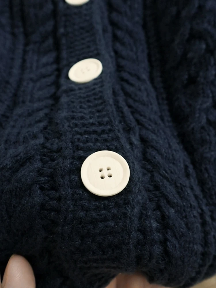 Loose Women's Knitted Sweater Autumn Winter Thiened Long Sve round Ne Twist Pattern Large Size Cardigan Outerwear
Loose Women's Knitted Sweater Autumn Winter Thiened Long Sve round Ne Twist Pattern Large Size Cardigan Outerwear