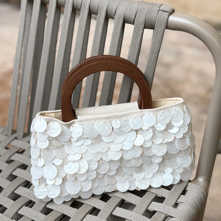 French retro hand-woven sequined beaded shell bag vegetable basket ring handbag bucket messenger bag
French retro hand-woven sequined beaded shell bag vegetable basket ring handbag bucket messenger bag