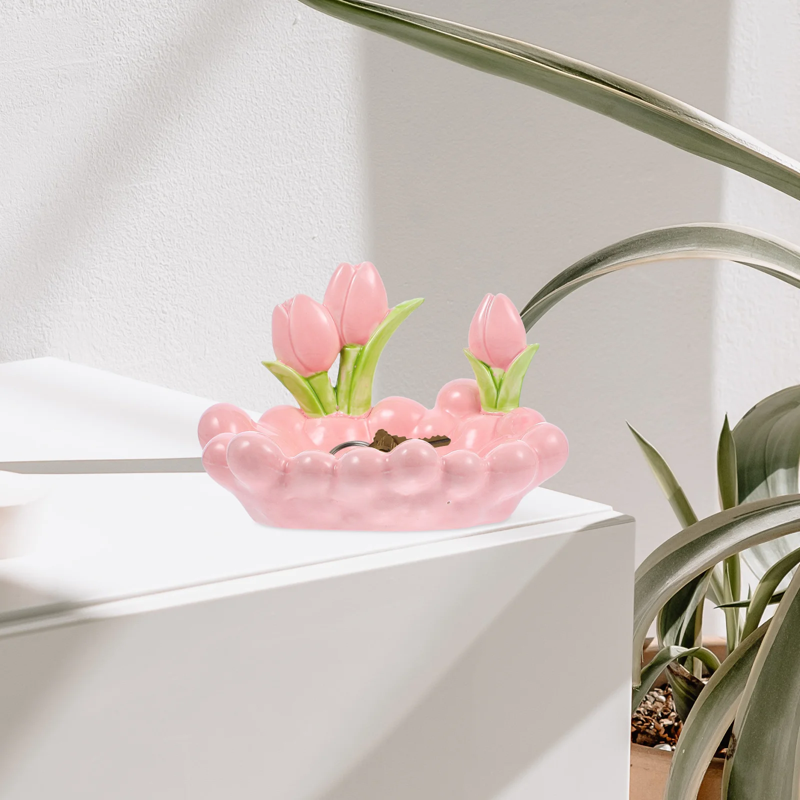 Ceramic Tulip Jewelry Dish Desktop Entryway Key Tray Ring Dish Compact Storage Tray Perfume Lipstick Holder Dresser Decor 
Ceramic Tulip Jewelry Dish Desktop Entryway Key Tray Ring Dish Compact Storage Tray Perfume Lipstick Holder Dresser Decor