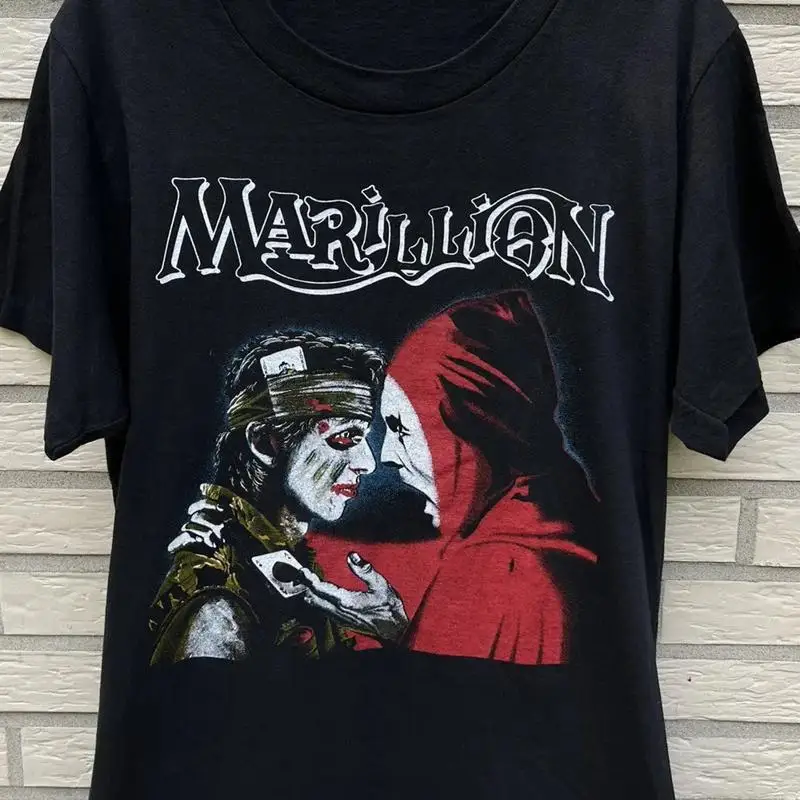 Черная футболка Marillion Band Vtg, все размеры от S до 345Xl Xa832
Черная футболка Marillion Band Vtg, все размеры от S до 345Xl Xa832