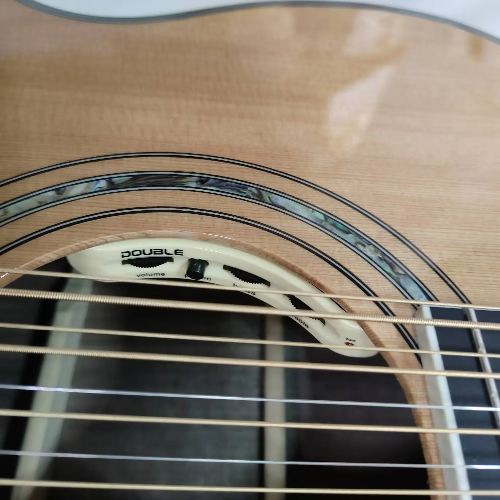 AAA solid cedar wood 12 strings Jumbo guitar,F512 model 12-string guitar with soundhole pickups
AAA solid cedar wood 12 strings Jumbo guitar,F512 model 12-string guitar with soundhole pickups