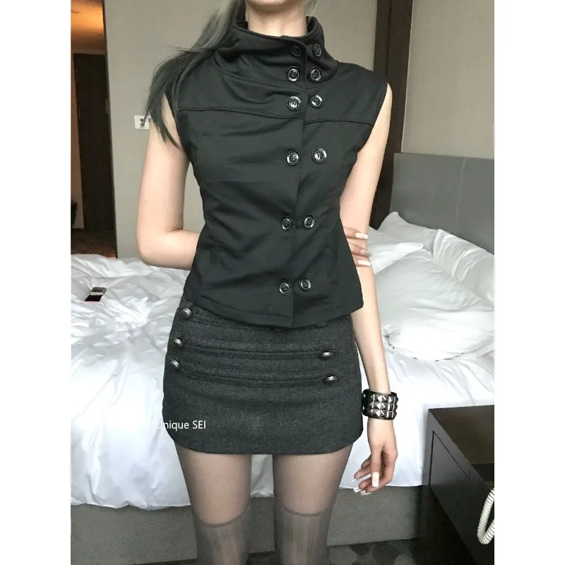 2026 Summer New American Sexy Multi-button Black Vest Women + High Waist Sexy Slim Mini Skirt Two-piece Suit
2026 Summer New American Sexy Multi-button Black Vest Women + High Waist Sexy Slim Mini Skirt Two-piece Suit