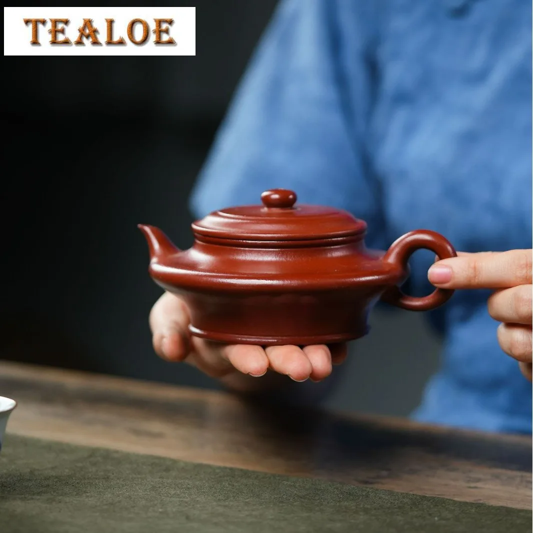 230ml Authentic Yixing Purple Clay Teapots Handmade Flat Pot Raw Ore Zhu Mud Kettle With Filter Zisha Tea Set Ornaments Supplies
230ml Authentic Yixing Purple Clay Teapots Handmade Flat Pot Raw Ore Zhu Mud Kettle With Filter Zisha Tea Set Ornaments Supplies
