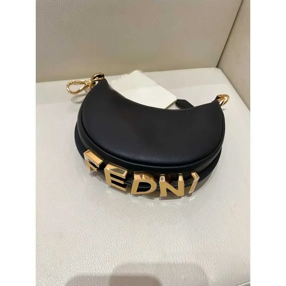 B1 2026 New armpit single shoulder crossbody bag versatile fashion womens commuting high-end dumplings High-quality online
B1 2026 New armpit single shoulder crossbody bag versatile fashion womens commuting high-end dumplings High-quality online