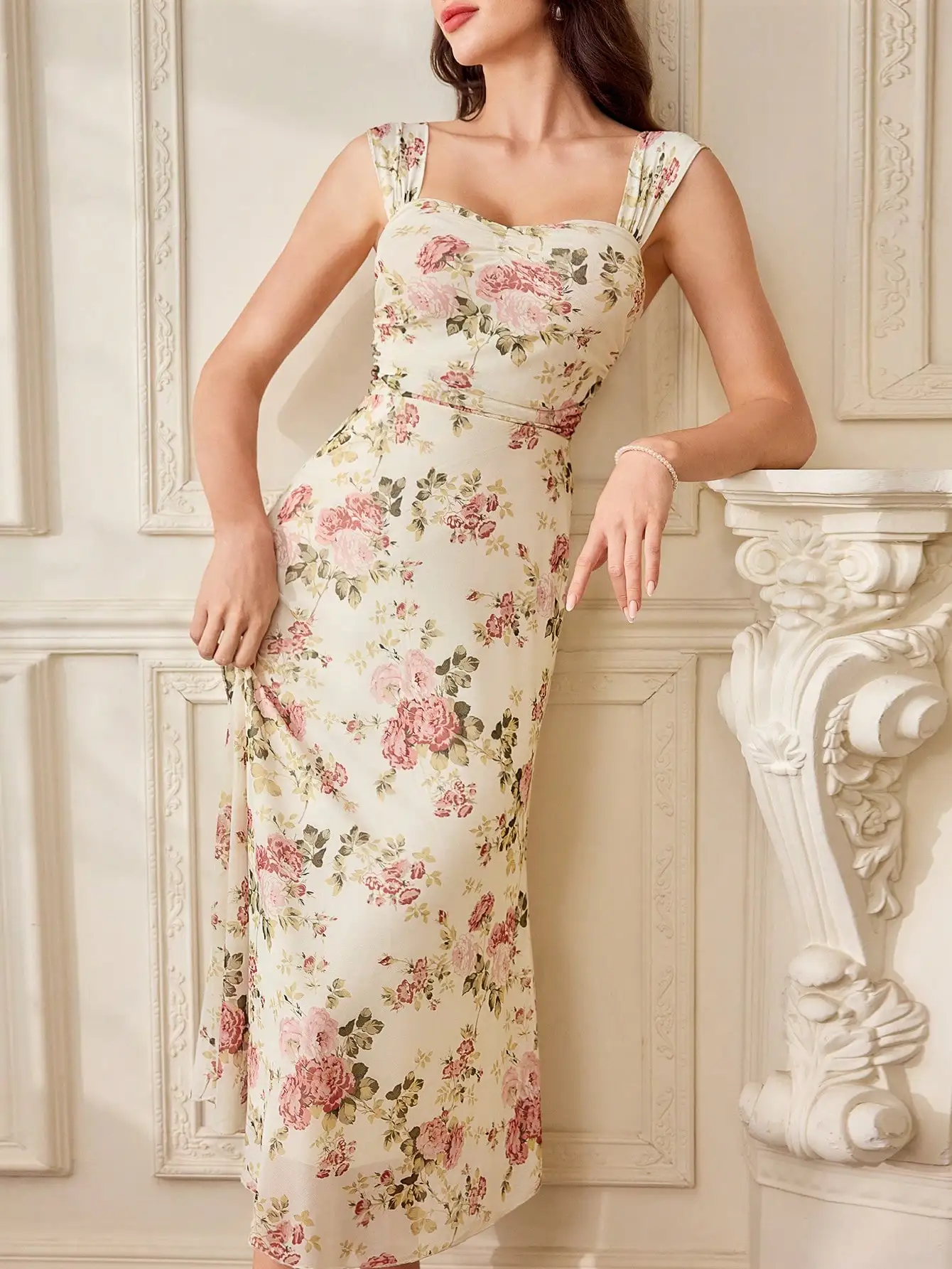 Elegant Floral Print Midi Dress with Square Neck and Mermaid Hem
Elegant Floral Print Midi Dress with Square Neck and Mermaid Hem