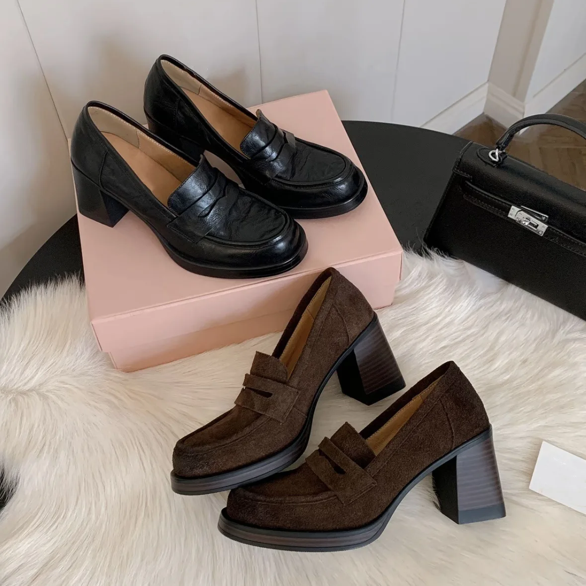 Кожаные туфли на высоком каблуке, осенняя новинка, модель из натуральной кожи, на толстом каблуке, слипоны Le Fu для женщин
Кожаные туфли на высоком каблуке, осенняя новинка, модель из натуральной кожи, на толстом каблуке, слипоны Le Fu для женщин