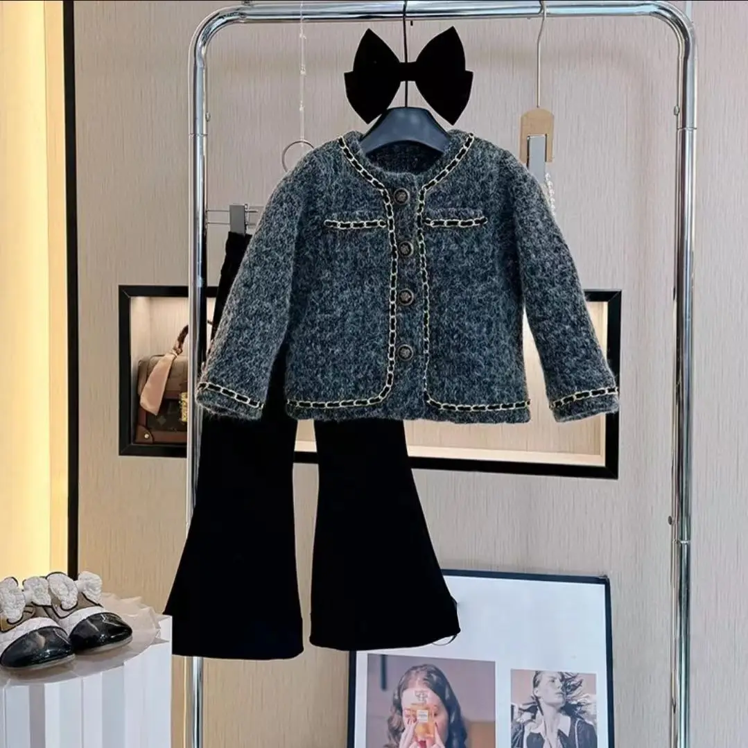 Girls' Little Fragrant Wind Autumn/Winter Set 2025 New Cotton Warm Jacket, Children's Velvet Micro Pull Pants Two Piece Set
Girls' Little Fragrant Wind Autumn/Winter Set 2025 New Cotton Warm Jacket, Children's Velvet Micro Pull Pants Two Piece Set