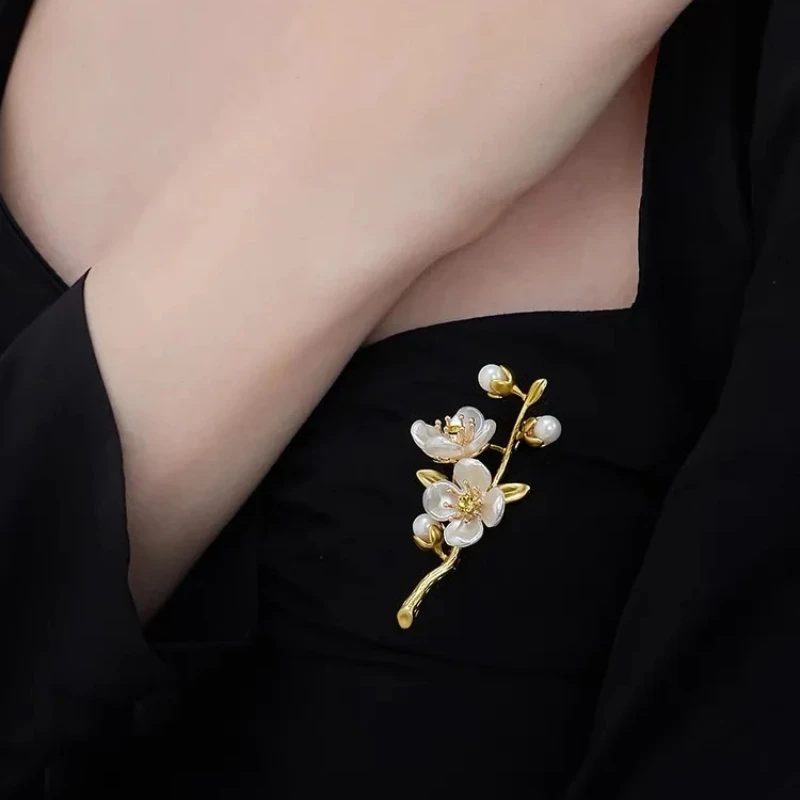 1PC Vintage Temperament Green Jasmine Brooch For Women Crystal Flower Buckle Brooch Dress Clothes Suit Scarf Clip Jewelry Gift
1PC Vintage Temperament Green Jasmine Brooch For Women Crystal Flower Buckle Brooch Dress Clothes Suit Scarf Clip Jewelry Gift