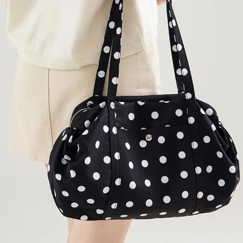 X5XA Large Capacity Nylon Shoulder Bag Lightweight Underarm Bag with Dot Design for Women Casual Daily Use
X5XA Large Capacity Nylon Shoulder Bag Lightweight Underarm Bag with Dot Design for Women Casual Daily Use