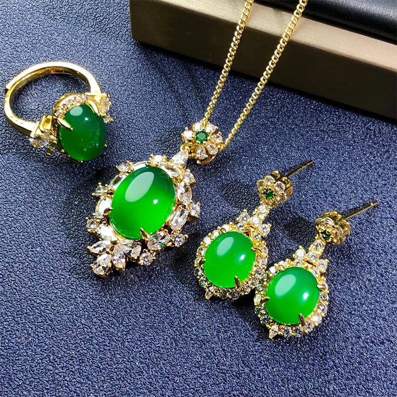 Новое кольцо, регулируемый кулон из халцедона и комплект серег, изысканные украшения из нефрита.
Новое кольцо, регулируемый кулон из халцедона и комплект серег, изысканные украшения из нефрита.