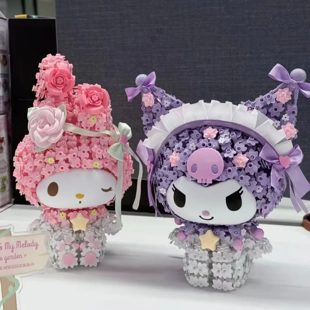 Sanrio Kuromi Melody Floral Garden Building Blocks Blind Box Set Moonlight Club Large Puzzle Surprise Gift for Girls Birthday
Sanrio Kuromi Melody Floral Garden Building Blocks Blind Box Set Moonlight Club Large Puzzle Surprise Gift for Girls Birthday