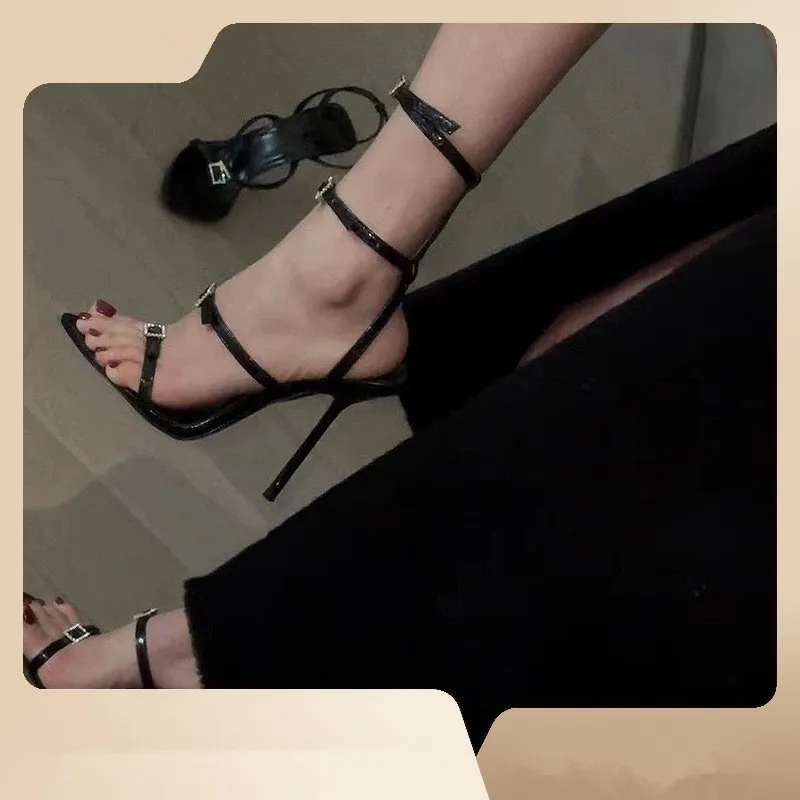 2023 Summer High Heels Women's Open Toe Rhinestone Women's Shoes With Buckle Stiletto Heel Roman Style Black Sexy Sandals
2023 Summer High Heels Women's Open Toe Rhinestone Women's Shoes With Buckle Stiletto Heel Roman Style Black Sexy Sandals