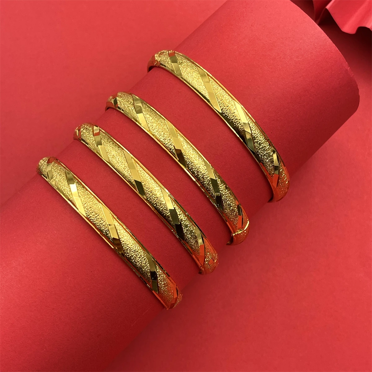4pcs/lot High Flash Matte Sparkling Bracelet with Diagonal Car Flower Closed End Gold Bracelet Hot Sale
4pcs/lot High Flash Matte Sparkling Bracelet with Diagonal Car Flower Closed End Gold Bracelet Hot Sale