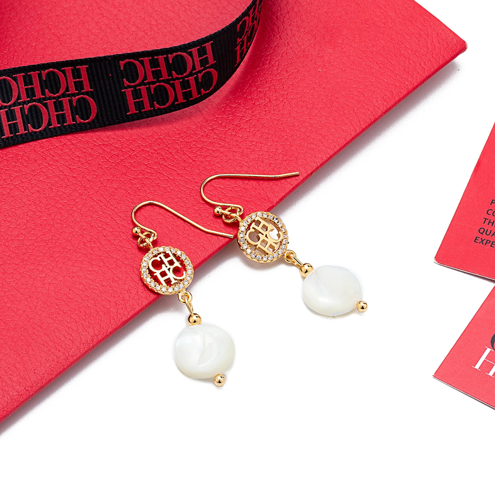 CHILINCHNENA Classic, popular, niche, elegant, fashionable and light luxury style high-end ladies' luxurious gift earrings
CHILINCHNENA Classic, popular, niche, elegant, fashionable and light luxury style high-end ladies' luxurious gift earrings