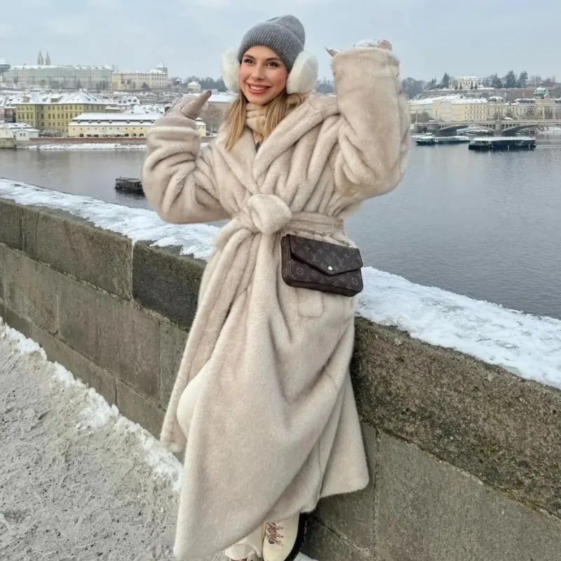 Осень-зима 2024, женские длинные пальто из искусственного меха, куртки, пальто с капюшоном, толстая теплая элегантная однотонная уличная куртка, рабочая верхняя одежда
Осень-зима 2024, женские длинные пальто из искусственного меха, куртки, пальто с капюшоном, толстая теплая элегантная однотонная уличная куртка, рабочая верхняя одежда