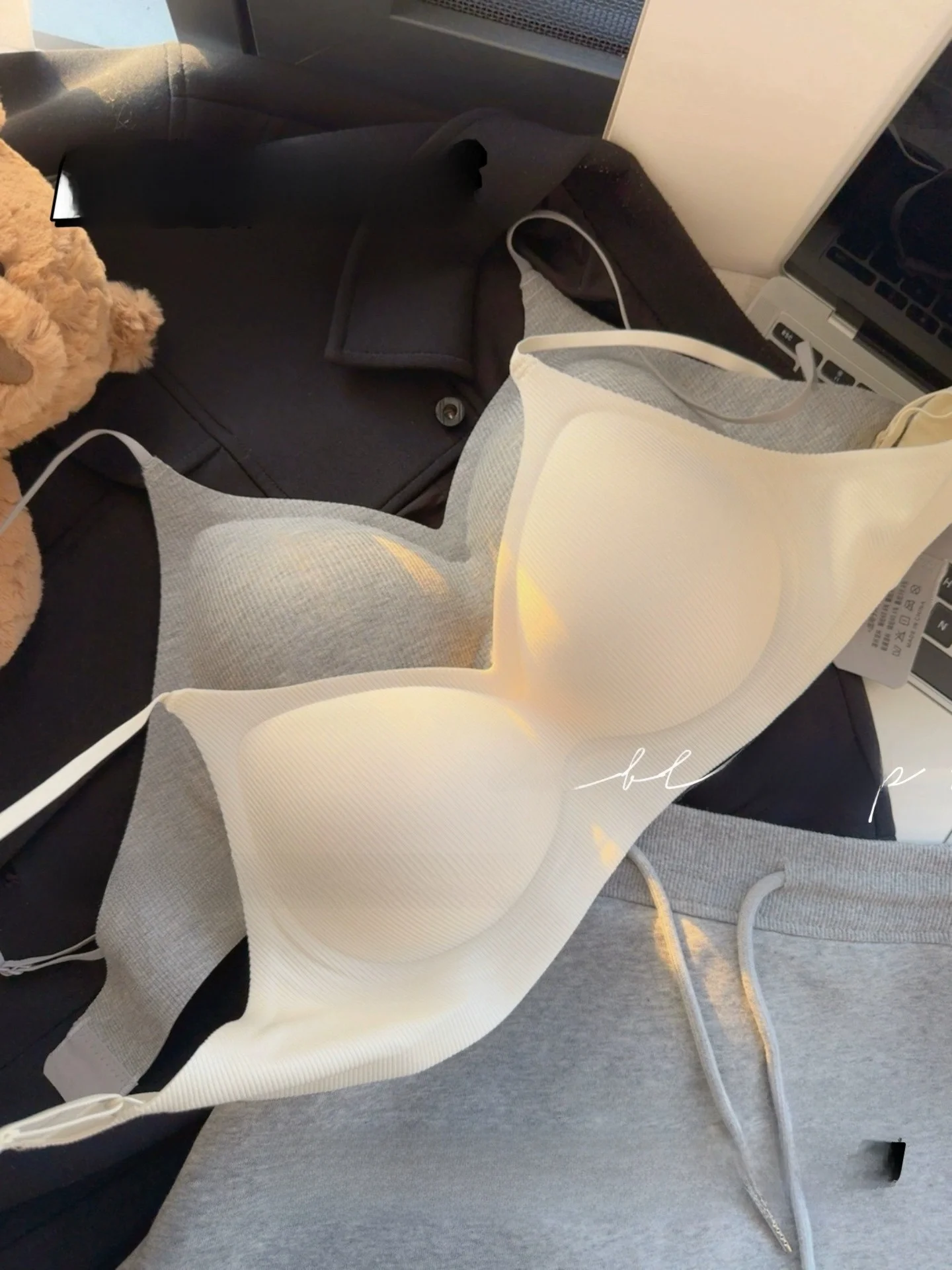 Seamless Fixed Palm Cup Bra Women's Underwear Gathered Appearance Large Waist Thin Outer Expansion Innerwear Fixed Strap Bra
Seamless Fixed Palm Cup Bra Women's Underwear Gathered Appearance Large Waist Thin Outer Expansion Innerwear Fixed Strap Bra