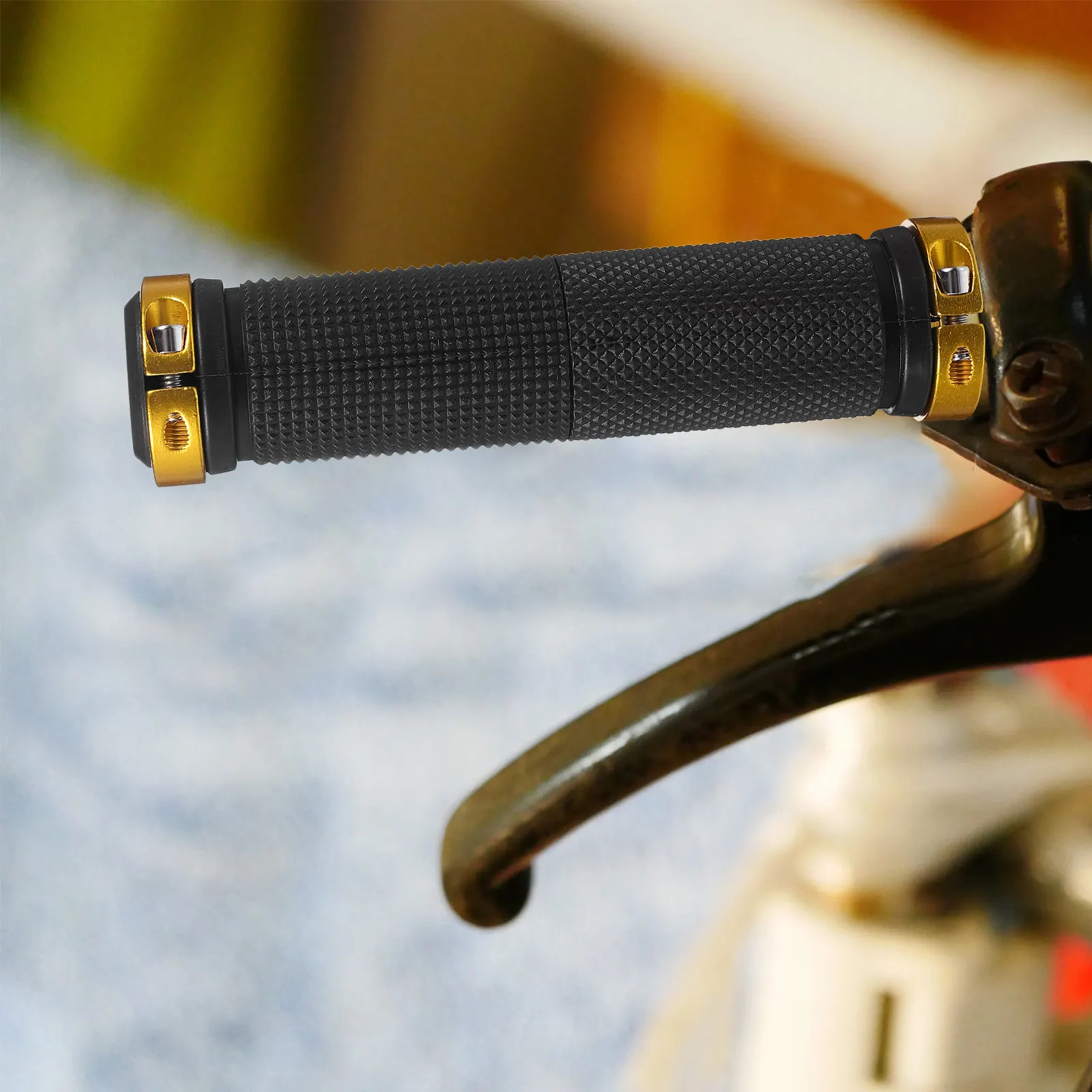 1Pair Ergonomic Rubber Bike Handlebar Grips Non-Slip Mountain Road Electric Scooter Bicycle Grips for Comfortable Secure Cycling
1Pair Ergonomic Rubber Bike Handlebar Grips Non-Slip Mountain Road Electric Scooter Bicycle Grips for Comfortable Secure Cycling