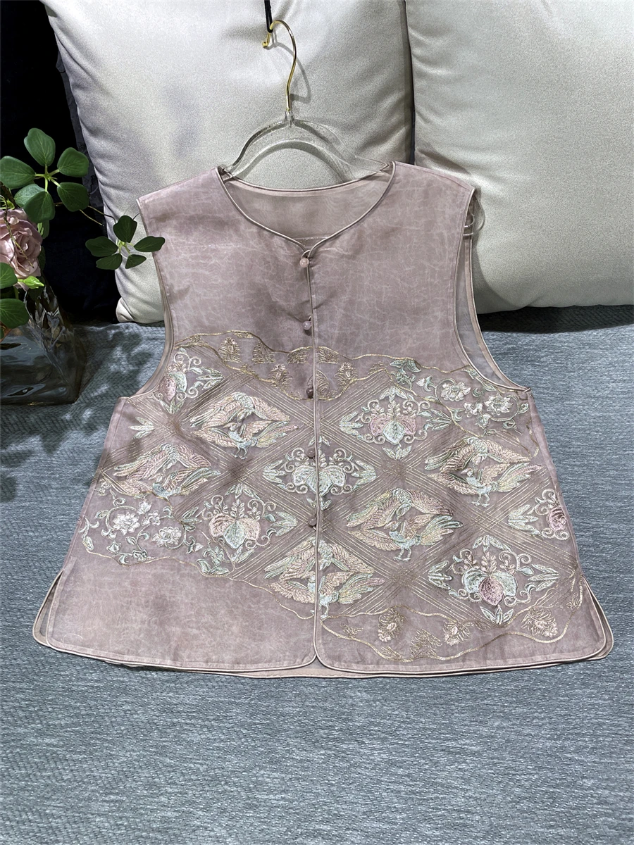 Новая китайская шелковая жилетка с тяжелой вышивкой из европейского тафты, окрашенная, женская, свободного кроя, с круглым вырезом, без рукавов
Новая китайская шелковая жилетка с тяжелой вышивкой из европейского тафты, окрашенная, женская, свободного кроя, с круглым вырезом, без рукавов