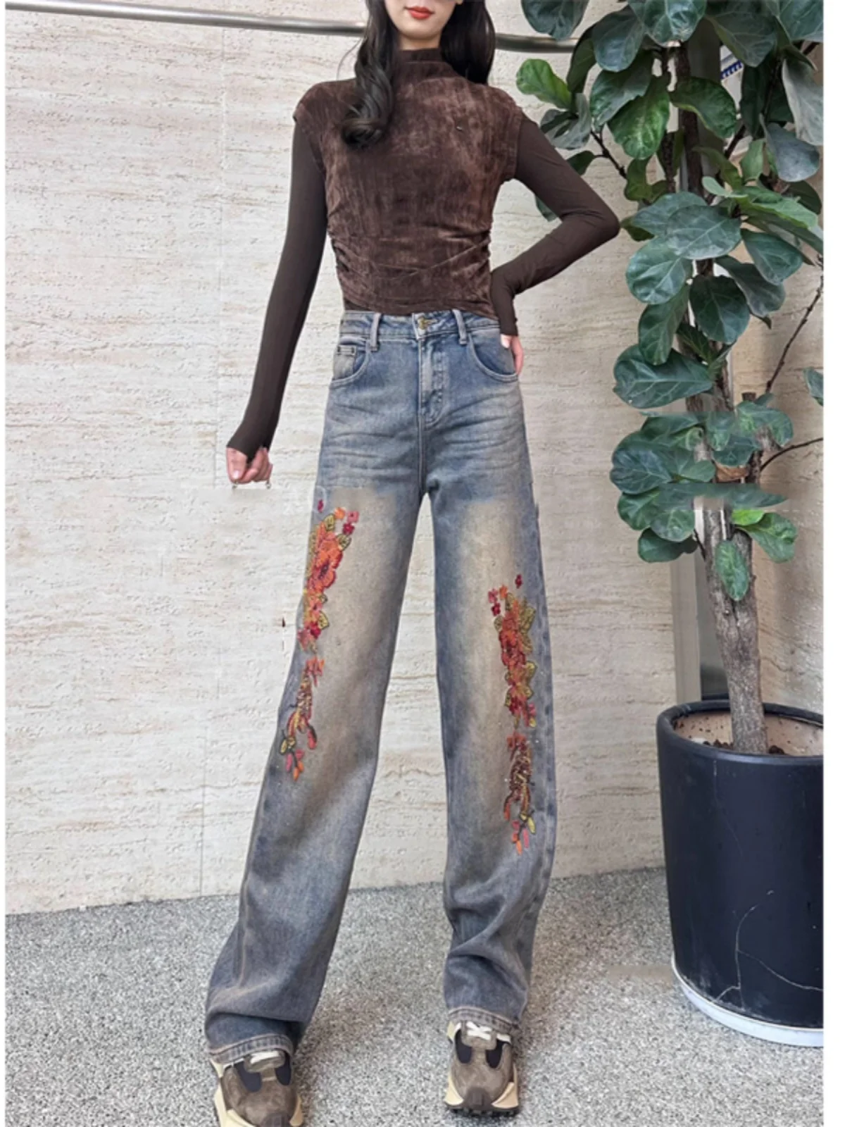 Spring New Style Embroidered Rhinestone Faded Wide Leg Straight Cut Jeans High Waist Casual Style Wear Resistant Denim Blue
Spring New Style Embroidered Rhinestone Faded Wide Leg Straight Cut Jeans High Waist Casual Style Wear Resistant Denim Blue