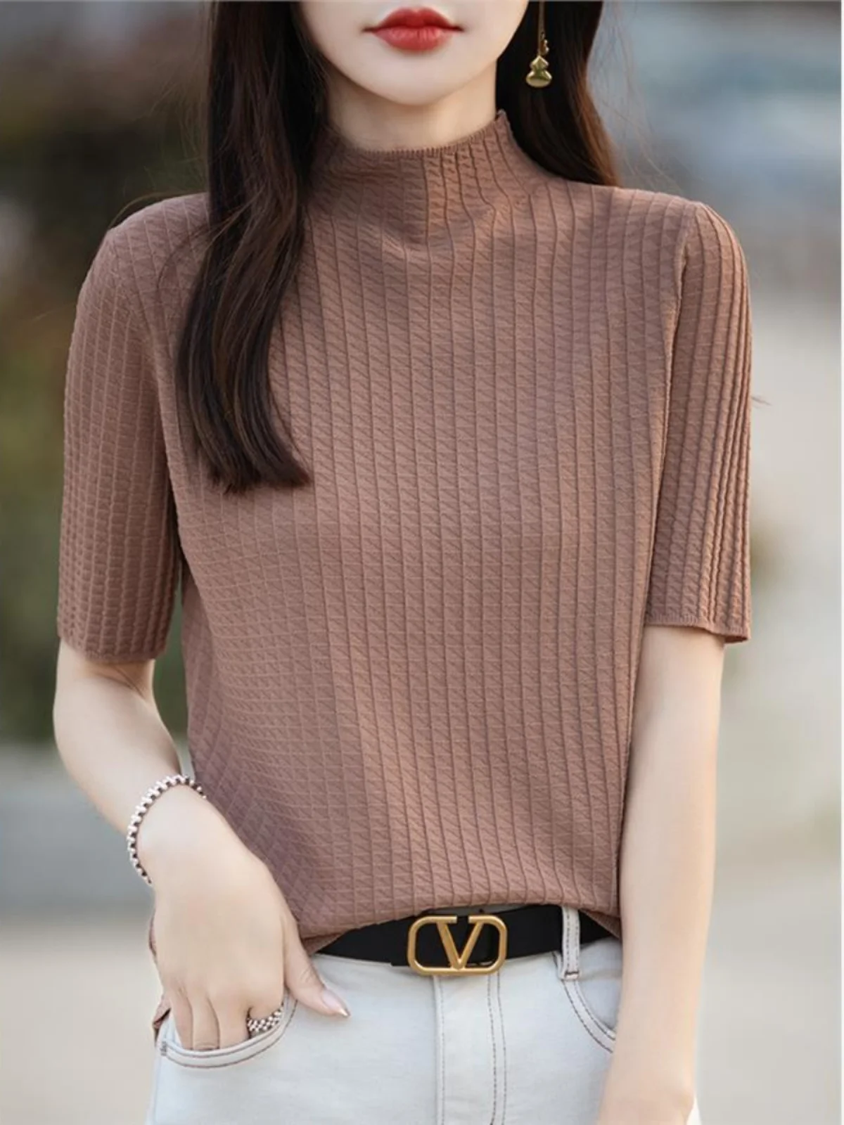 Весенне-летняя тонкая трикотажная футболка из ледяного шелка с высоким воротником и рукавом до локтя, свободного кроя, однотонная, модная
Весенне-летняя тонкая трикотажная футболка из ледяного шелка с высоким воротником и рукавом до локтя, свободного кроя, однотонная, модная