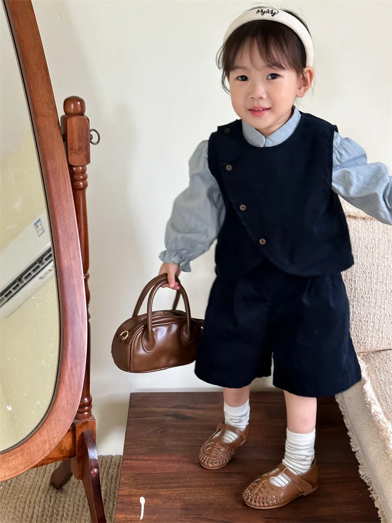 Girls Suits 2025 New Spring Fashion Blouses and Vest and Trousers Three-piece Set Korean Simple Style 2-6 Years Old Kids Clothes
Girls Suits 2025 New Spring Fashion Blouses and Vest and Trousers Three-piece Set Korean Simple Style 2-6 Years Old Kids Clothes