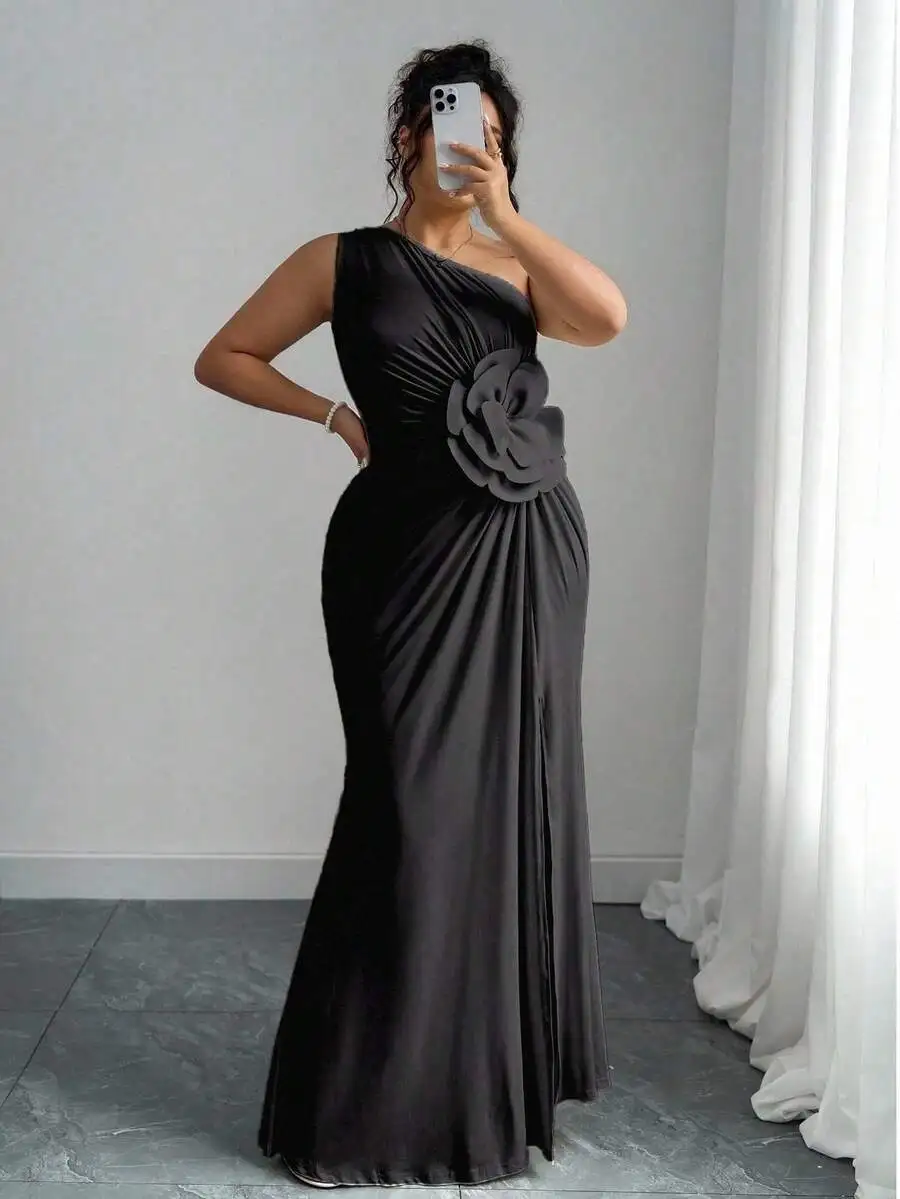 Plus Size Women One Shoulder Floral Embellished Evening Gown
Plus Size Women One Shoulder Floral Embellished Evening Gown