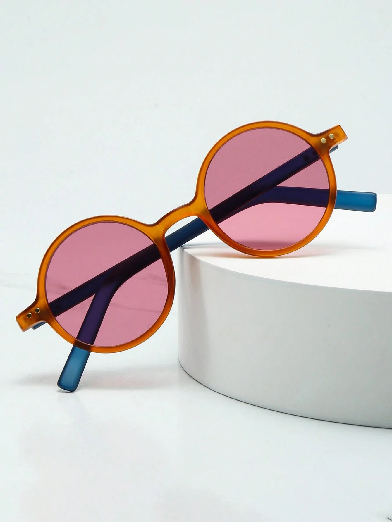Vintage Round Frame Fashion Sunglasses For Women Outdoor Travel Leisure Daily Wear
Vintage Round Frame Fashion Sunglasses For Women Outdoor Travel Leisure Daily Wear