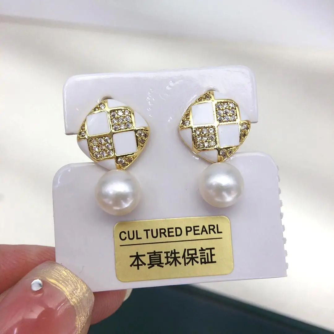 2025 Retro Freshwater Pearl Earrings 7-8mm Chessboard Pattern with Shining Zircon Design Diamond Jewelry for Autumn Collection
2025 Retro Freshwater Pearl Earrings 7-8mm Chessboard Pattern with Shining Zircon Design Diamond Jewelry for Autumn Collection