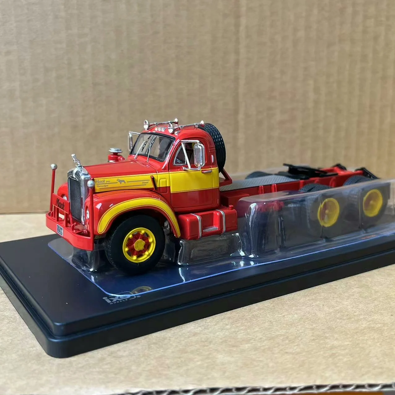 Diecast IXO 1:43 Scale MACK B 61 1953 Mack Truck Trailer Alloy Car Model Collectible Toy Gift Souvenir Display Ornament
Diecast IXO 1:43 Scale MACK B 61 1953 Mack Truck Trailer Alloy Car Model Collectible Toy Gift Souvenir Display Ornament