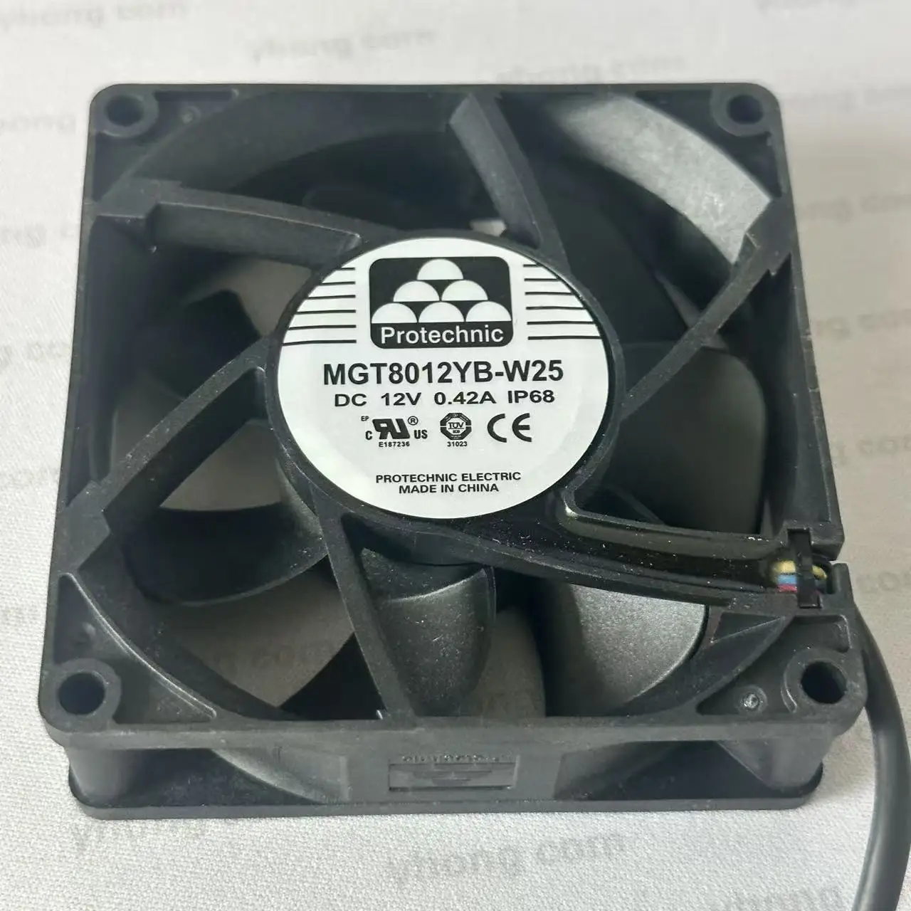 Magic MGT8012YB-W25 DC 12V 0.42A 80x80x25mm 4-Wire Server Cooling Fan
Magic MGT8012YB-W25 DC 12V 0.42A 80x80x25mm 4-Wire Server Cooling Fan