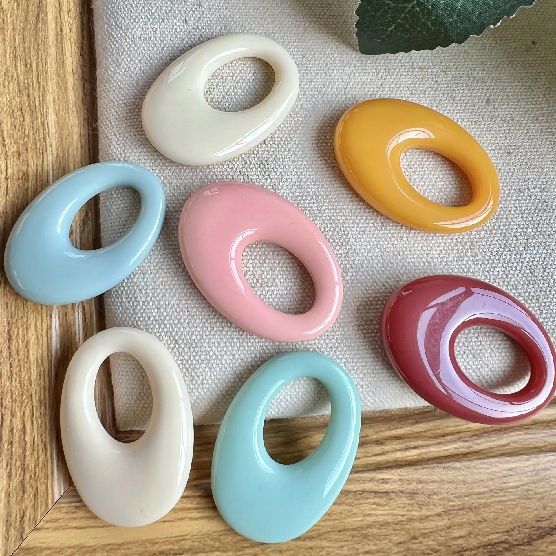 10pcs Handmade Macaron Color Pendant Charms Ellipse Hollow Acrylic Necklace Earrings Pendant Connectors Diy Jewelry Making
10pcs Handmade Macaron Color Pendant Charms Ellipse Hollow Acrylic Necklace Earrings Pendant Connectors Diy Jewelry Making