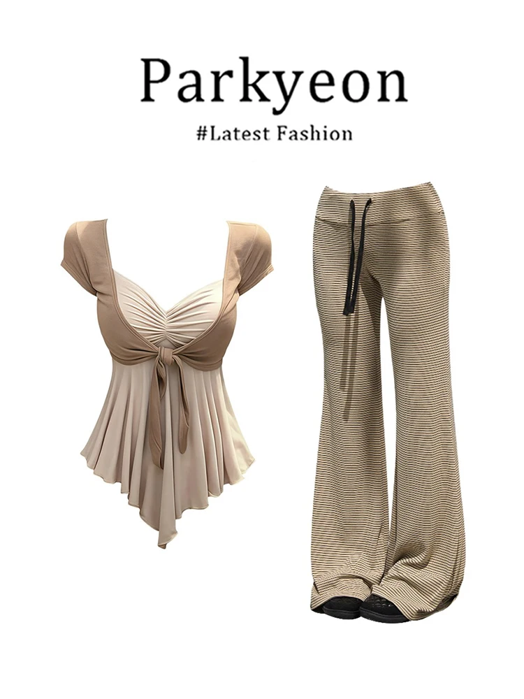 Parkyeon Summer New Style Short Open Cardigan Pleated Vest Women's Fashion Set with Micro Flare Pants Striped Design Trendy Look
Parkyeon Summer New Style Short Open Cardigan Pleated Vest Women's Fashion Set with Micro Flare Pants Striped Design Trendy Look