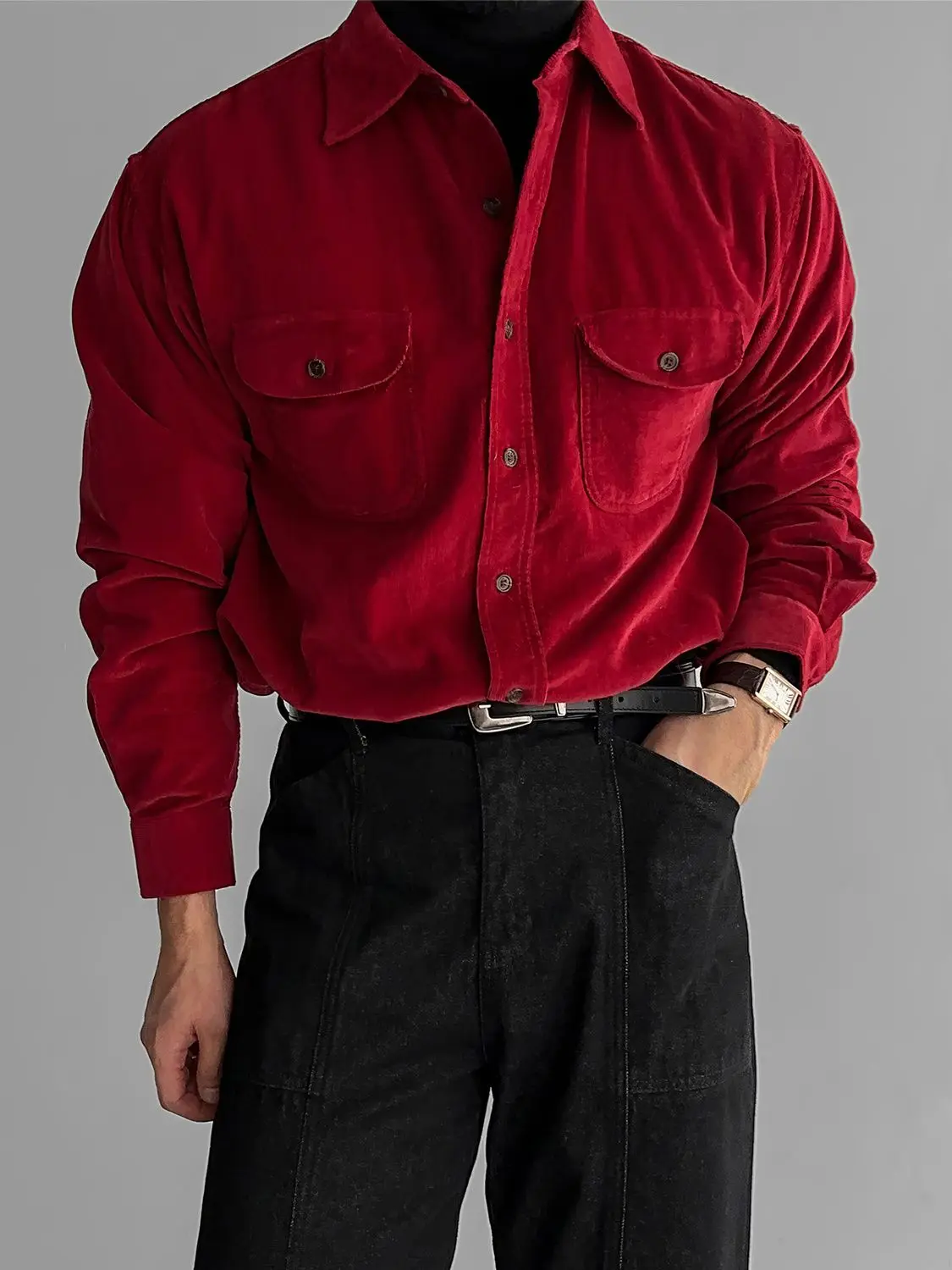 Бордовая тонкая вельветовая рубашка, мужская раскладная красная рубашка с двойным накладным карманом, высококачественная зрелая красная рубашка с длинными рукавами, мужская осенняя одежда 
Бордовая тонкая вельветовая рубашка, мужская раскладная красная рубашка с двойным накладным карманом, высококачественная зрелая красная рубашка с длинными рукавами, мужская осенняя одежда