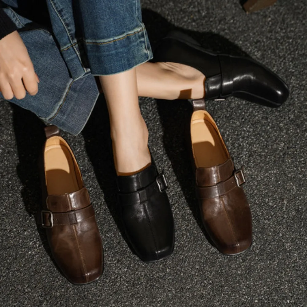 Новые кожаные лоферы на низком квадратном каблуке с ремешком на пряжке, модель без застежек, коллекция Весна 2026
Новые кожаные лоферы на низком квадратном каблуке с ремешком на пряжке, модель без застежек, коллекция Весна 2026