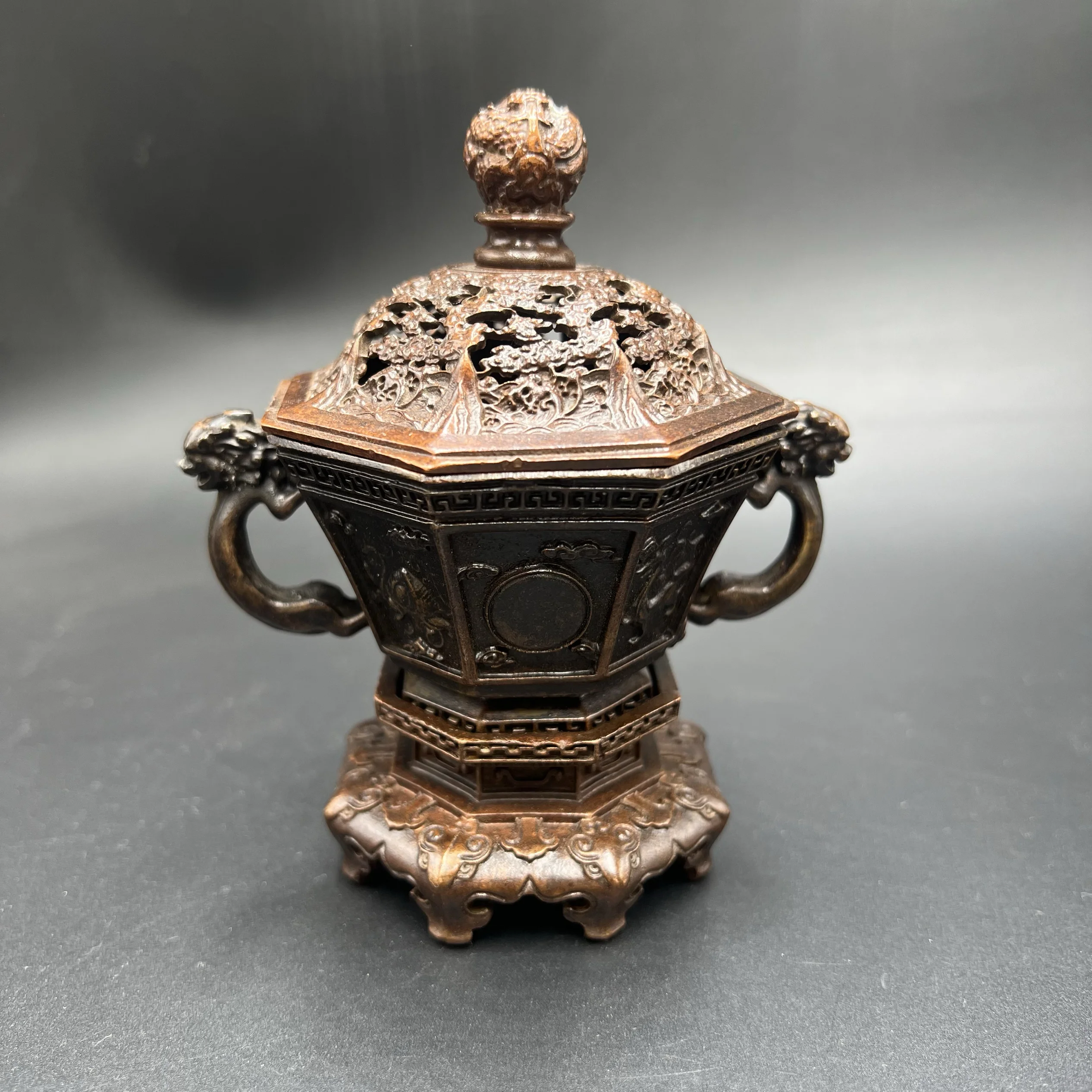 Copper four three-layer divine beast household incense burner binaural double dragon three-legged centimeter indoor ornament
Copper four three-layer divine beast household incense burner binaural double dragon three-legged centimeter indoor ornament