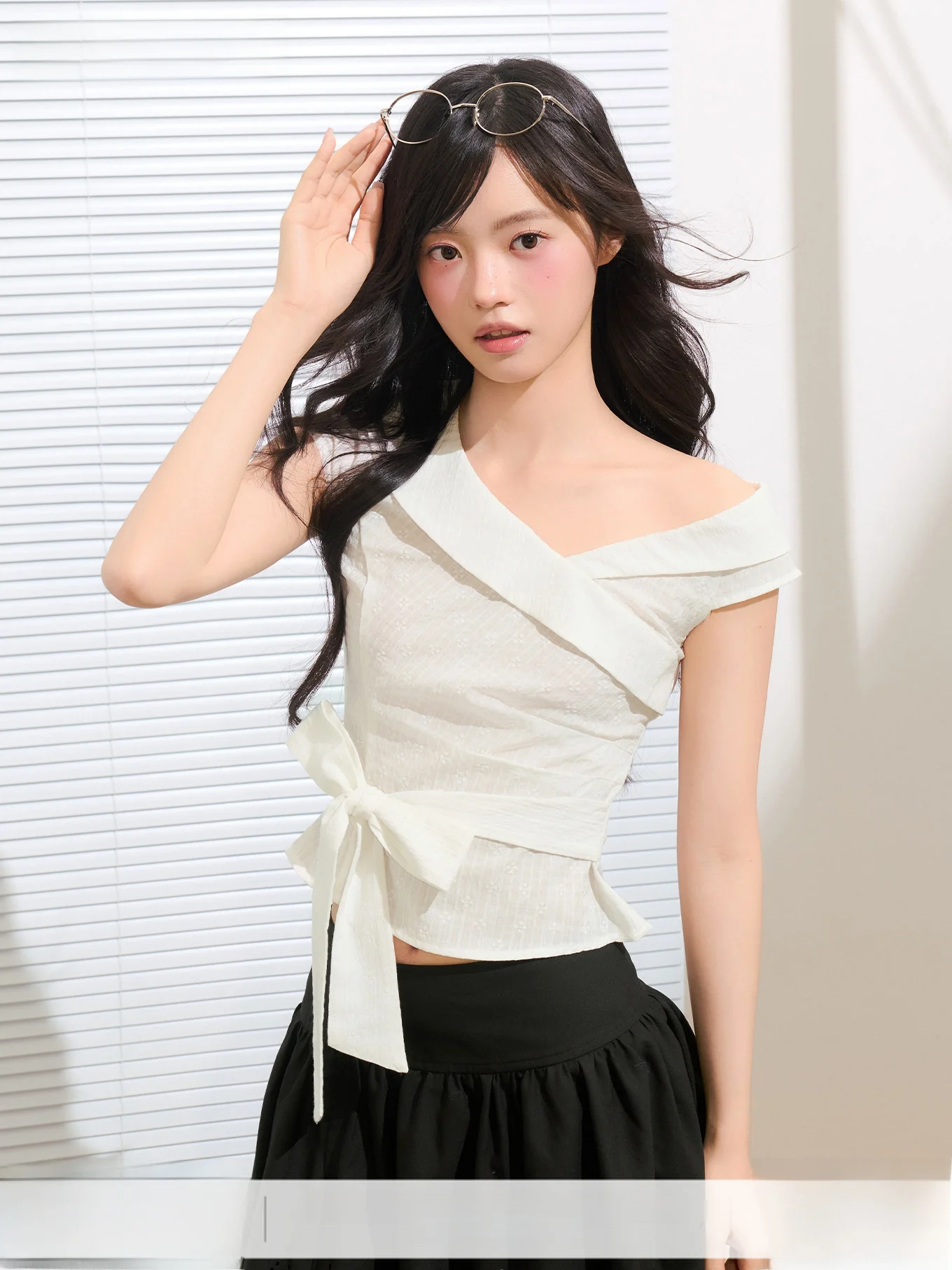 Umoumo Summer Women's Shirt Slim Fit Short Sleeve Crossed Gathered Belted Knot Gentle Style Korean Fashion Top
Umoumo Summer Women's Shirt Slim Fit Short Sleeve Crossed Gathered Belted Knot Gentle Style Korean Fashion Top