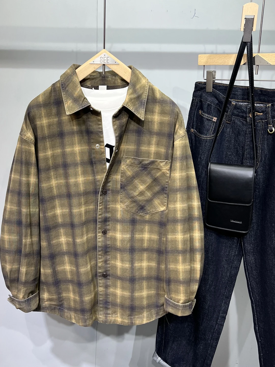 Autumn New American Retro Brown Long Sve Plaid irt Loose Lazy Collar Coat Sle Men's Casual Breathable Stand Fit irt
Autumn New American Retro Brown Long Sve Plaid irt Loose Lazy Collar Coat Sle Men's Casual Breathable Stand Fit irt