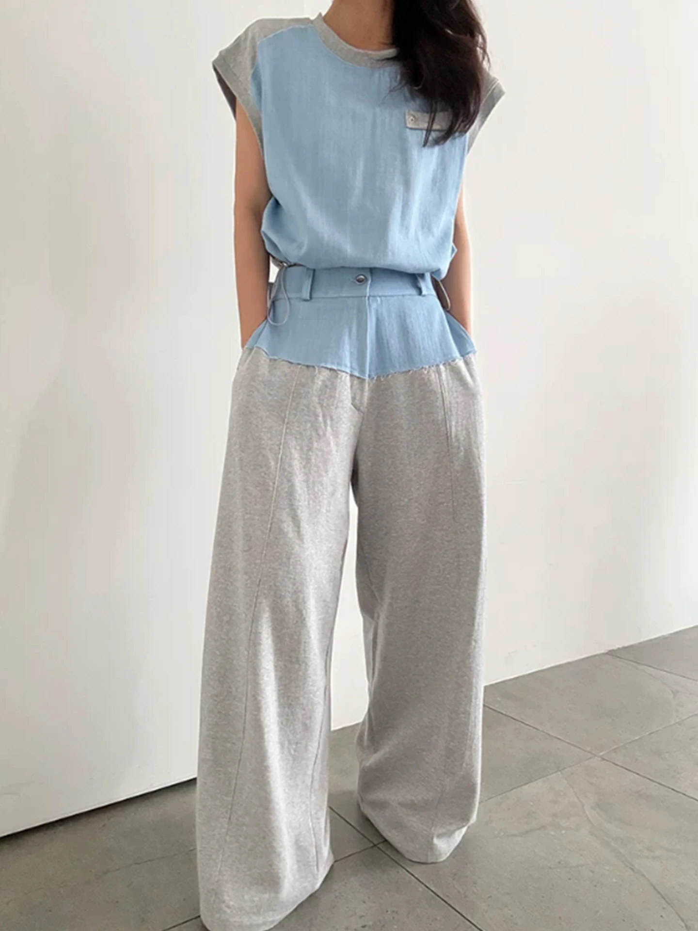 Fashionable Color Block Short Sleeve T-Shirt And High Waist Wide Leg Pants Women's Summer New Two Piece Set Casual Wear
Fashionable Color Block Short Sleeve T-Shirt And High Waist Wide Leg Pants Women's Summer New Two Piece Set Casual Wear