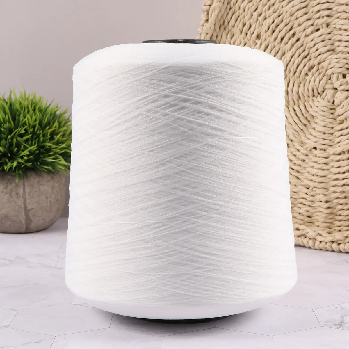 2 рулона белой нити 27400M 150D для шитья одежды, брюк, платьев, ковров, из дакрона, пластиковый материал, без соединительных швов
2 рулона белой нити 27400M 150D для шитья одежды, брюк, платьев, ковров, из дакрона, пластиковый материал, без соединительных швов