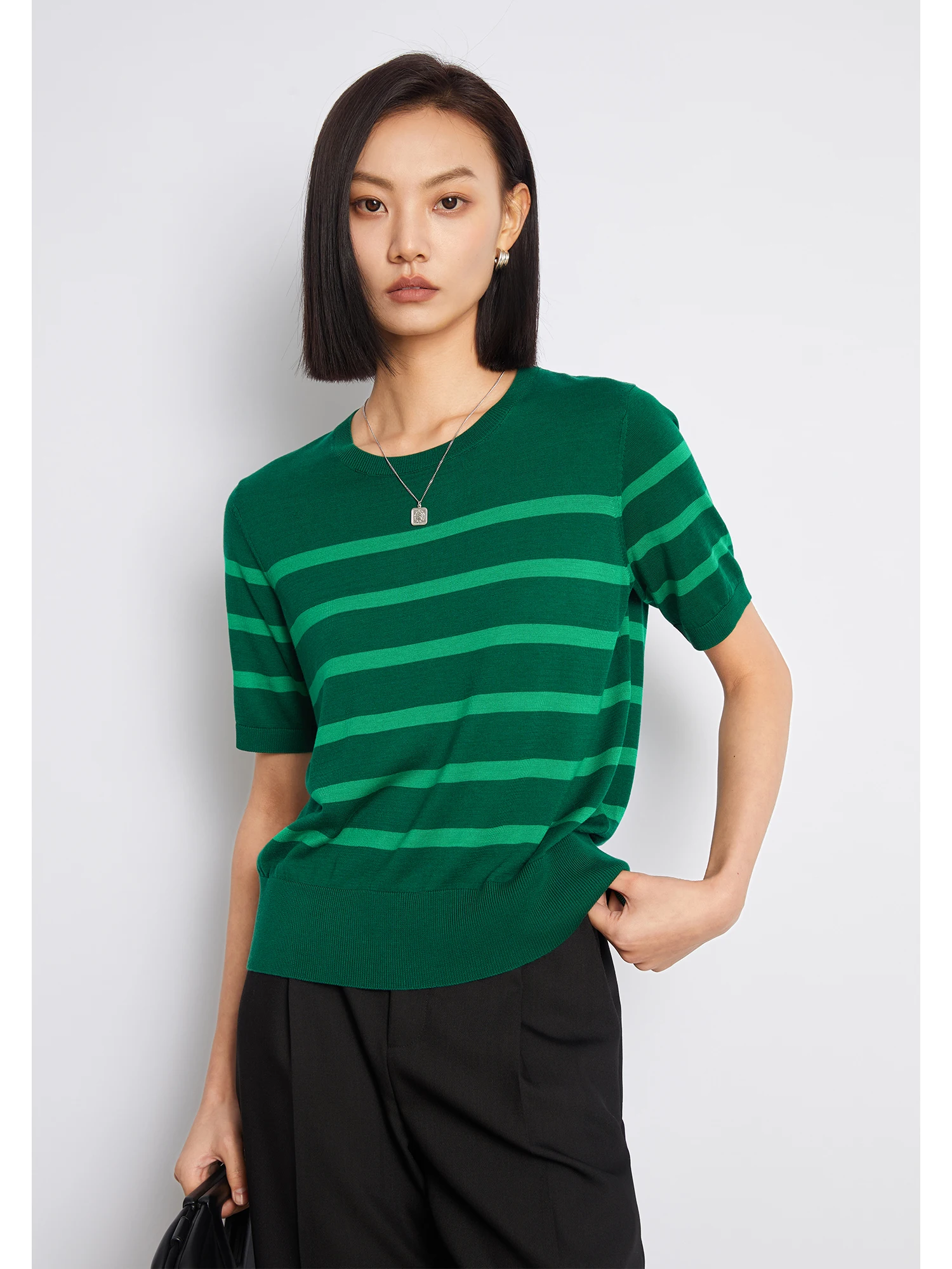 ChangDX Удобная тонкая трикотажная рубашка в полоску с низким круглым вырезом, стандартной длины, женская, свободного кроя, весенняя коллекция, модная
ChangDX Удобная тонкая трикотажная рубашка в полоску с низким круглым вырезом, стандартной длины, женская, свободного кроя, весенняя коллекция, модная