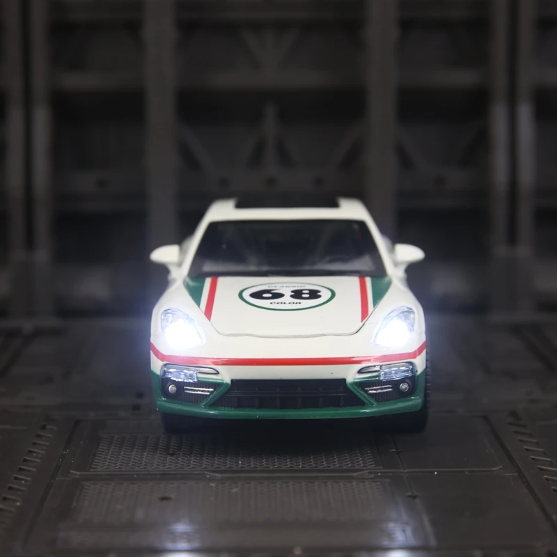 1:32 Simulation Panamera alloy car model doors and the front hood and trunk door can also be opened has sound and lighting
1:32 Simulation Panamera alloy car model doors and the front hood and trunk door can also be opened has sound and lighting